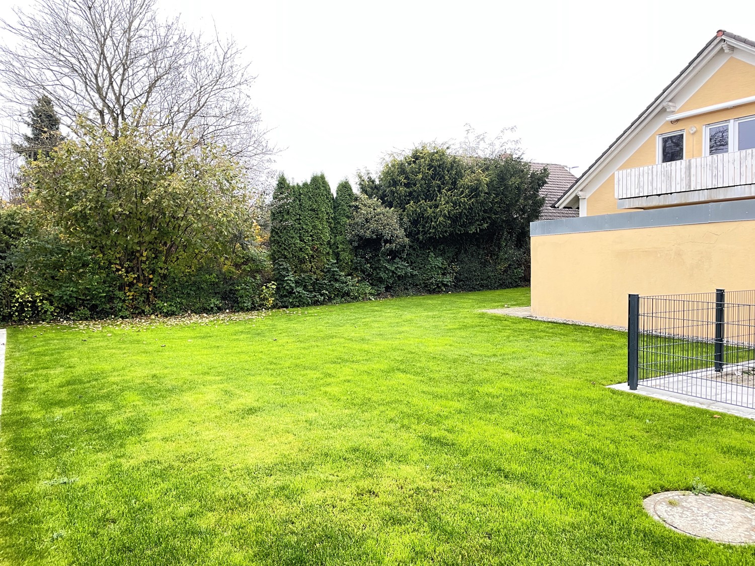 Erstbezug nach Top-Sanierung 
2,5 Zimmer mit Garten und Garage