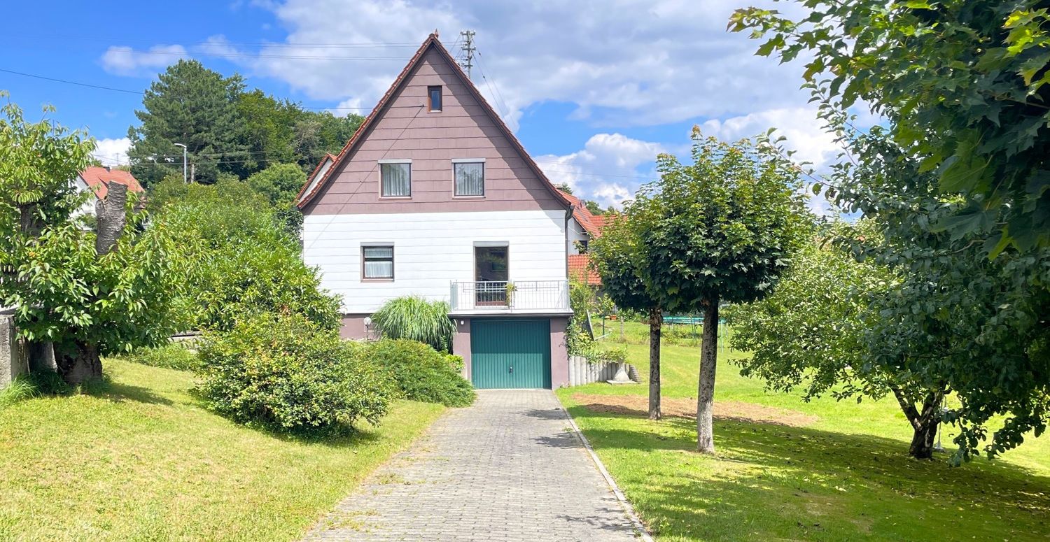Charmantes Familienheim mit großem Grundstück in ruhiger Lage