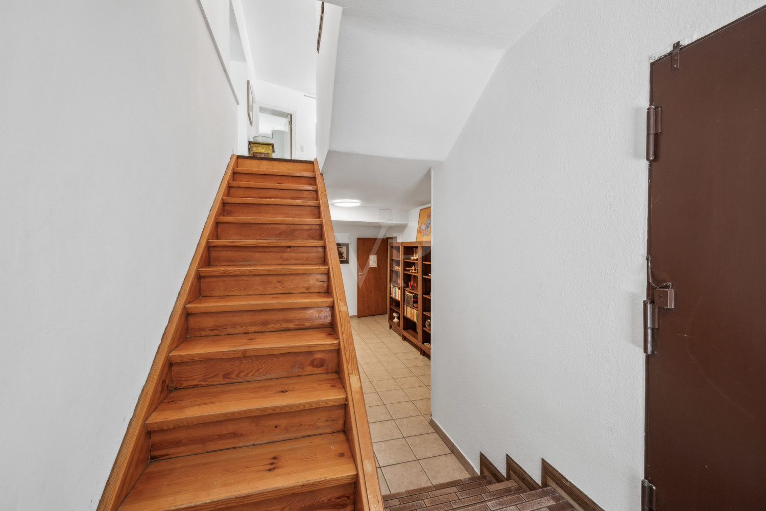 Treppe in das Untergeschoss