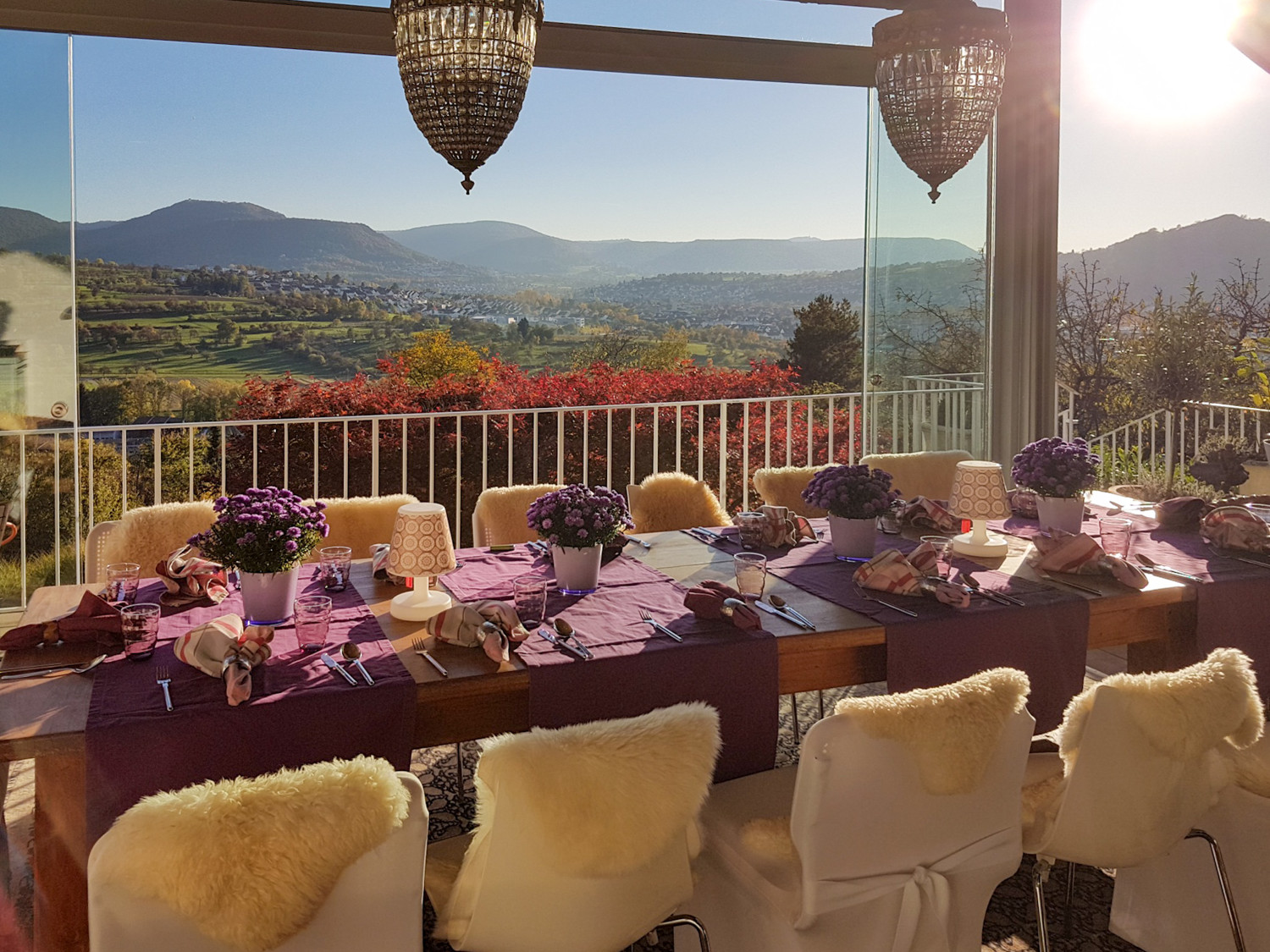 Wintergarten festlich mit Ausblick