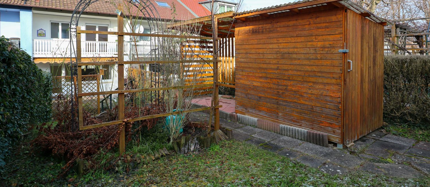 Garten mit Gartenhaus
