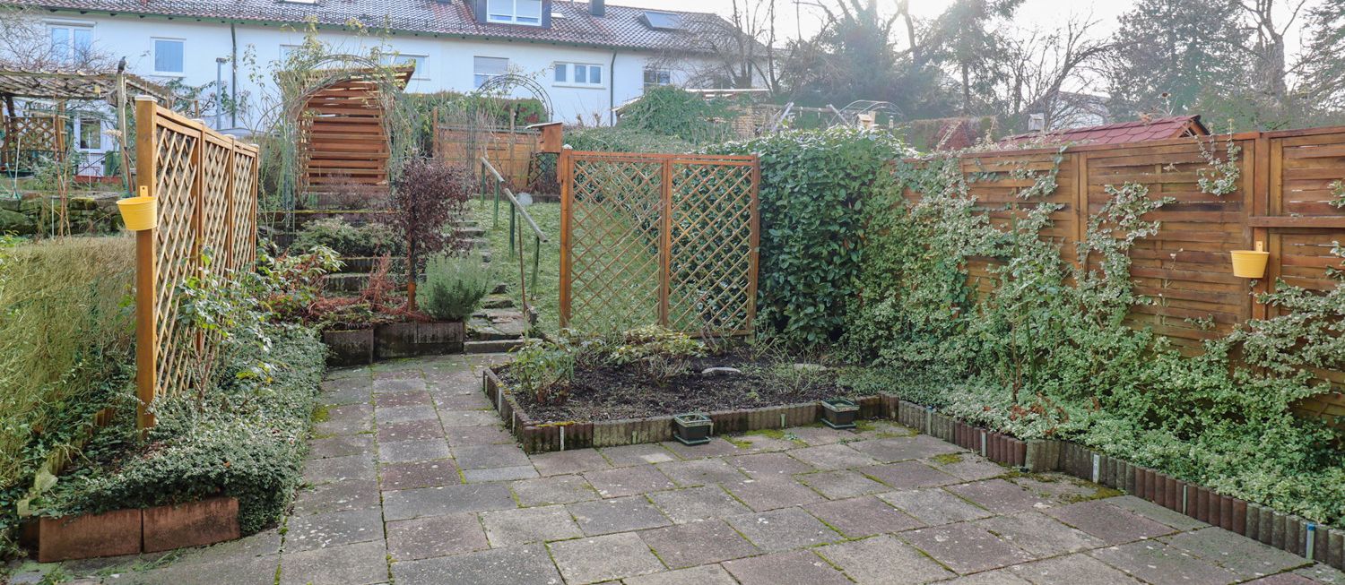 Terrasse mit Garten