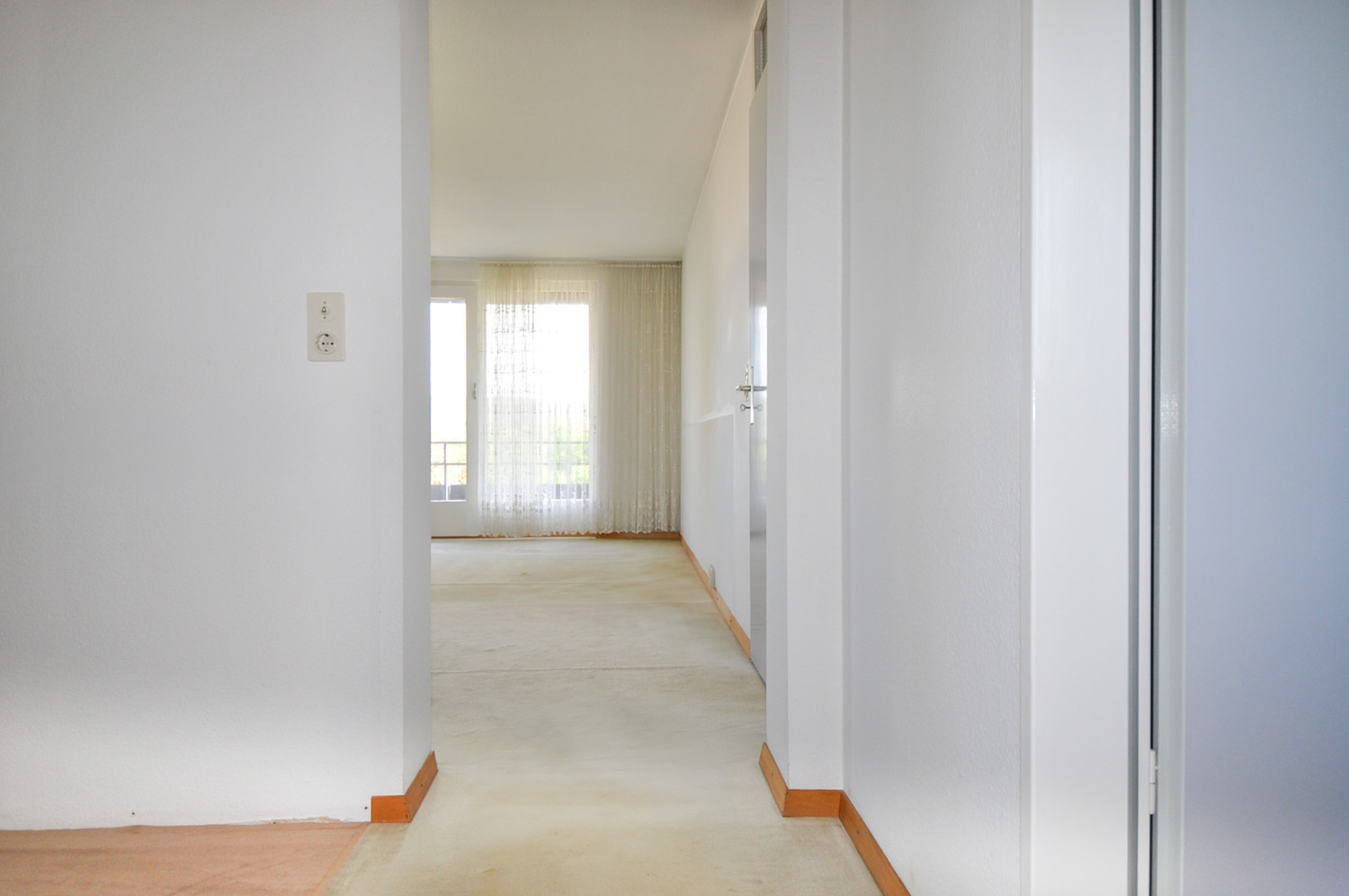 Blick von Ankleide ins Elternschlafzimmer