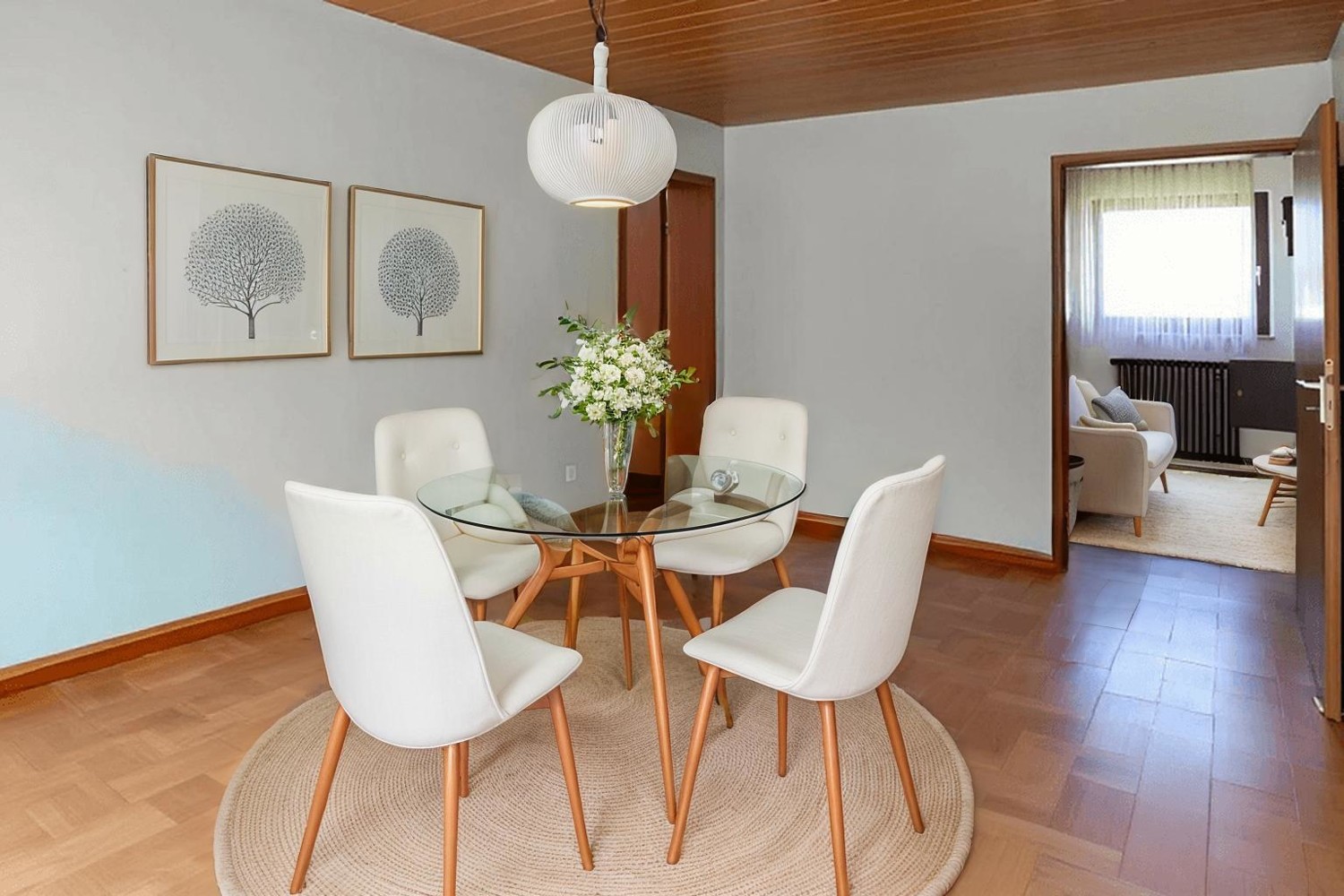Esszimmer KI gestaged