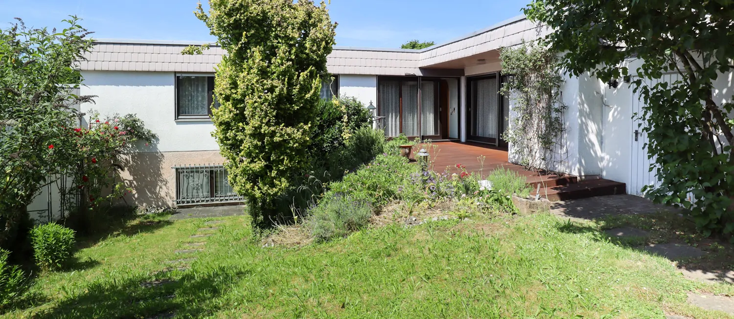 Bungalow Gartenansicht