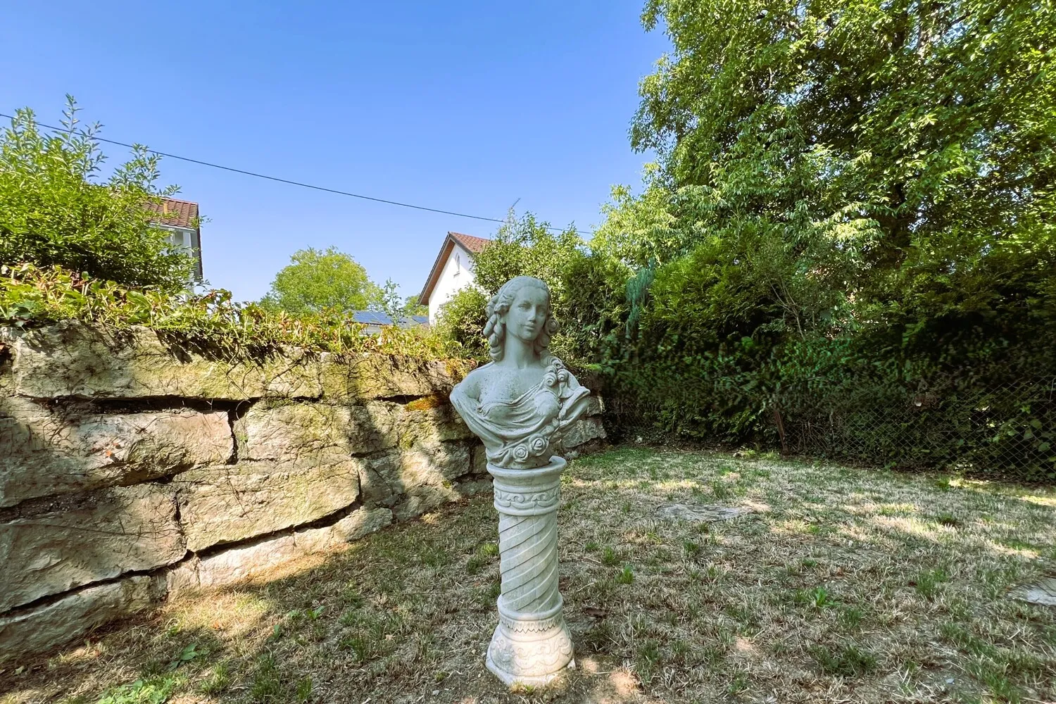 Julia im Garten