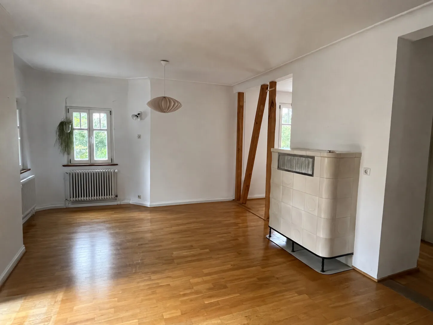 Wohnraum mit Kachelofen