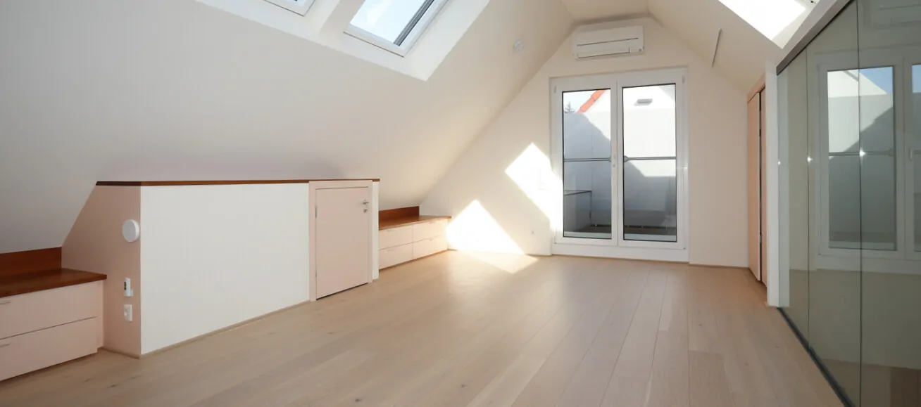 Schlafzimmer unmöbliert DG 2