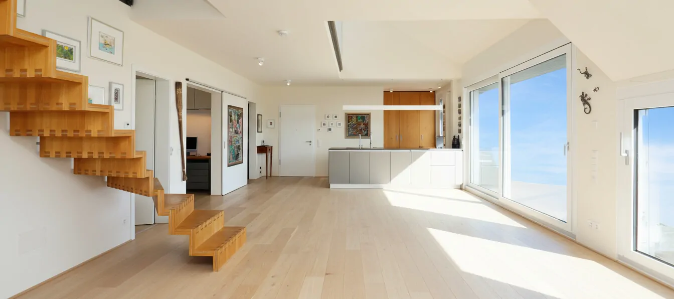 Totale Wohn- Essbereich unmöbliert DG 1