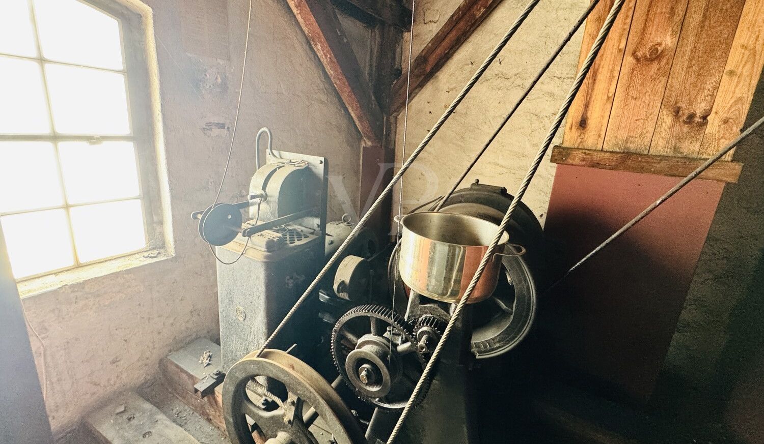 Historische Aufzugsmaschine