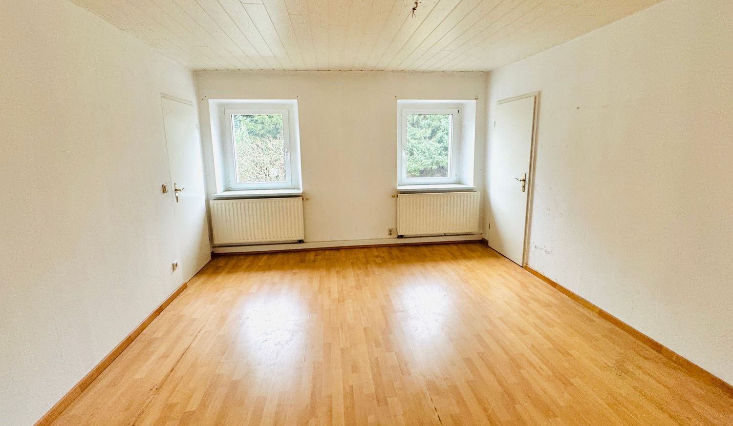 Linke Wohnung Zimmer 1
