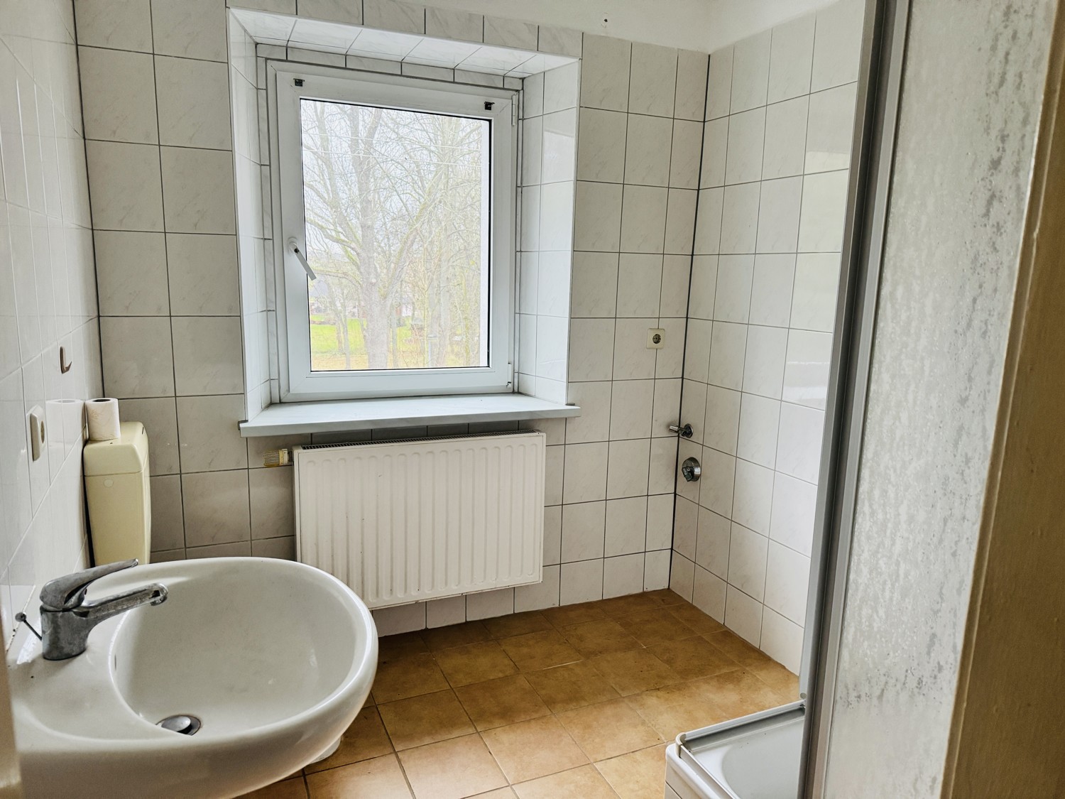 Linke Wohnung Bad