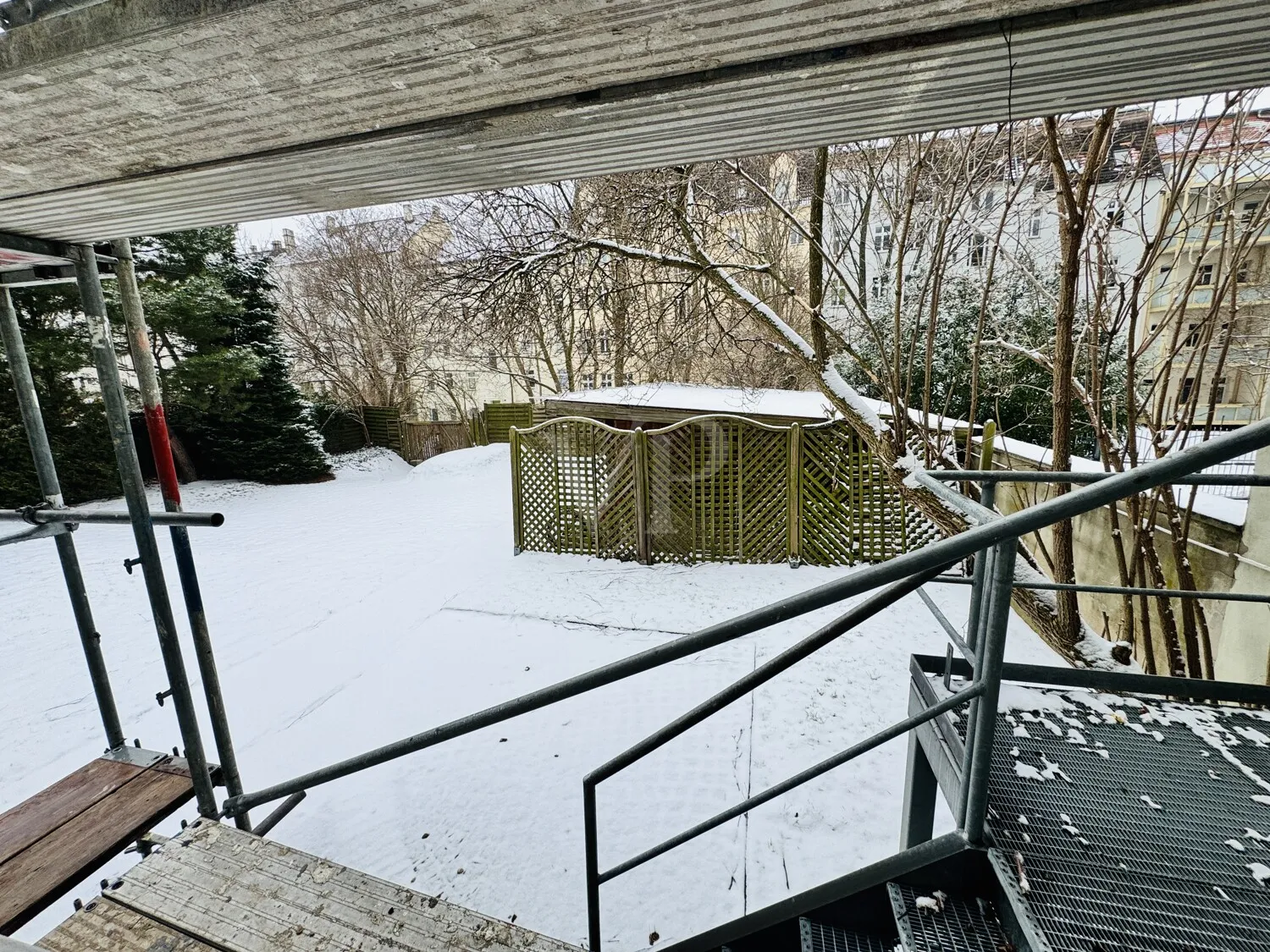 Loggia Zugang zum Hinterhof