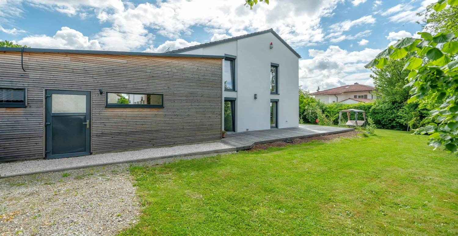 Ansicht Westseite mit separater Zufahrt