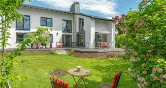 von_poll_real_estate_property_24172024_image_0