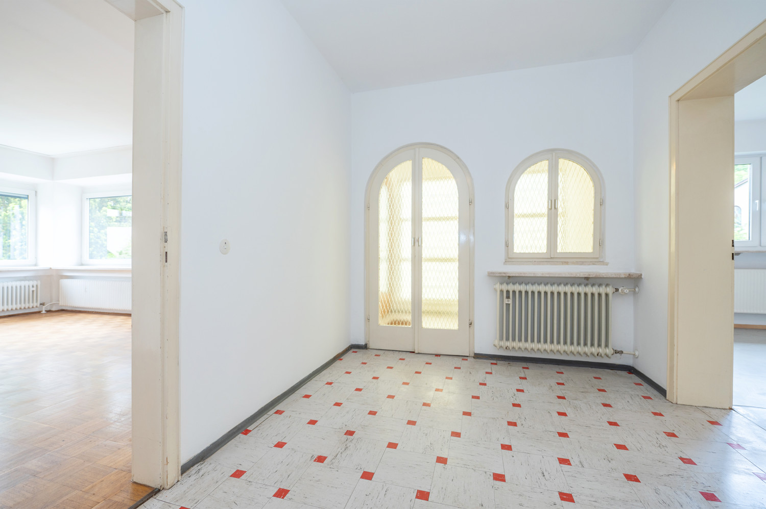 Flur mit Blick auf den Eingang