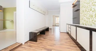 von_poll_real_estate_property_25172006_image_2