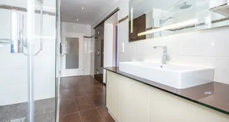 von_poll_real_estate_property_25172006_image_8