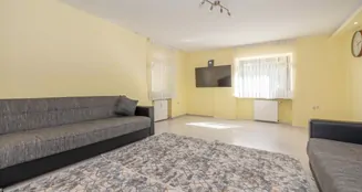 von_poll_real_estate_property_25172010_image_7