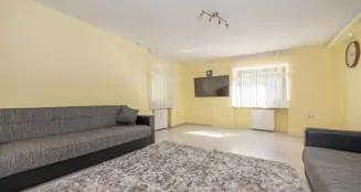 von_poll_real_estate_property_25172010_image_7