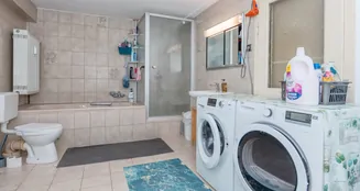 von_poll_real_estate_property_25172010_image_12