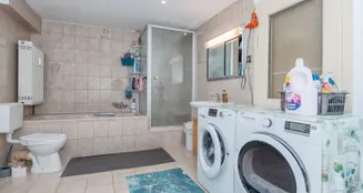 von_poll_real_estate_property_25172010_image_12