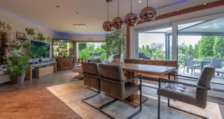 von_poll_real_estate_property_25172011_image_8