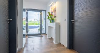 von_poll_real_estate_property_25172011_image_6
