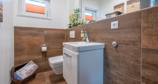 von_poll_real_estate_property_25172011_image_16