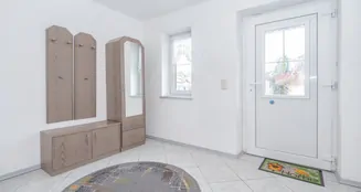 von_poll_real_estate_property_25172012_image_5