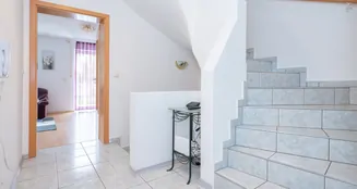 von_poll_real_estate_property_25172012_image_7