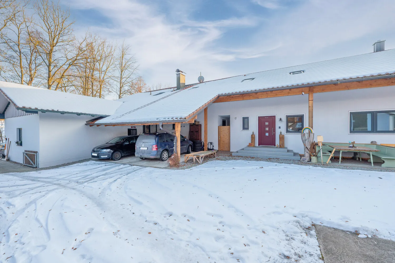 Großes Zweifamilienhaus bestehend aus angebautem Neubau zur Eigennutzung und Altbau mit Wohnrecht