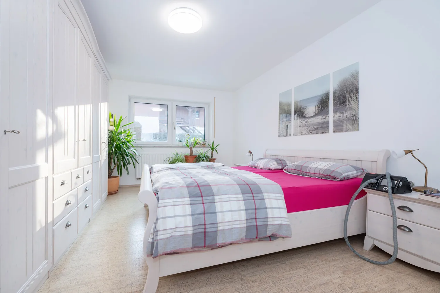 Großes Zweifamilienhaus bestehend aus angebautem Neubau zur Eigennutzung und Altbau mit Wohnrecht