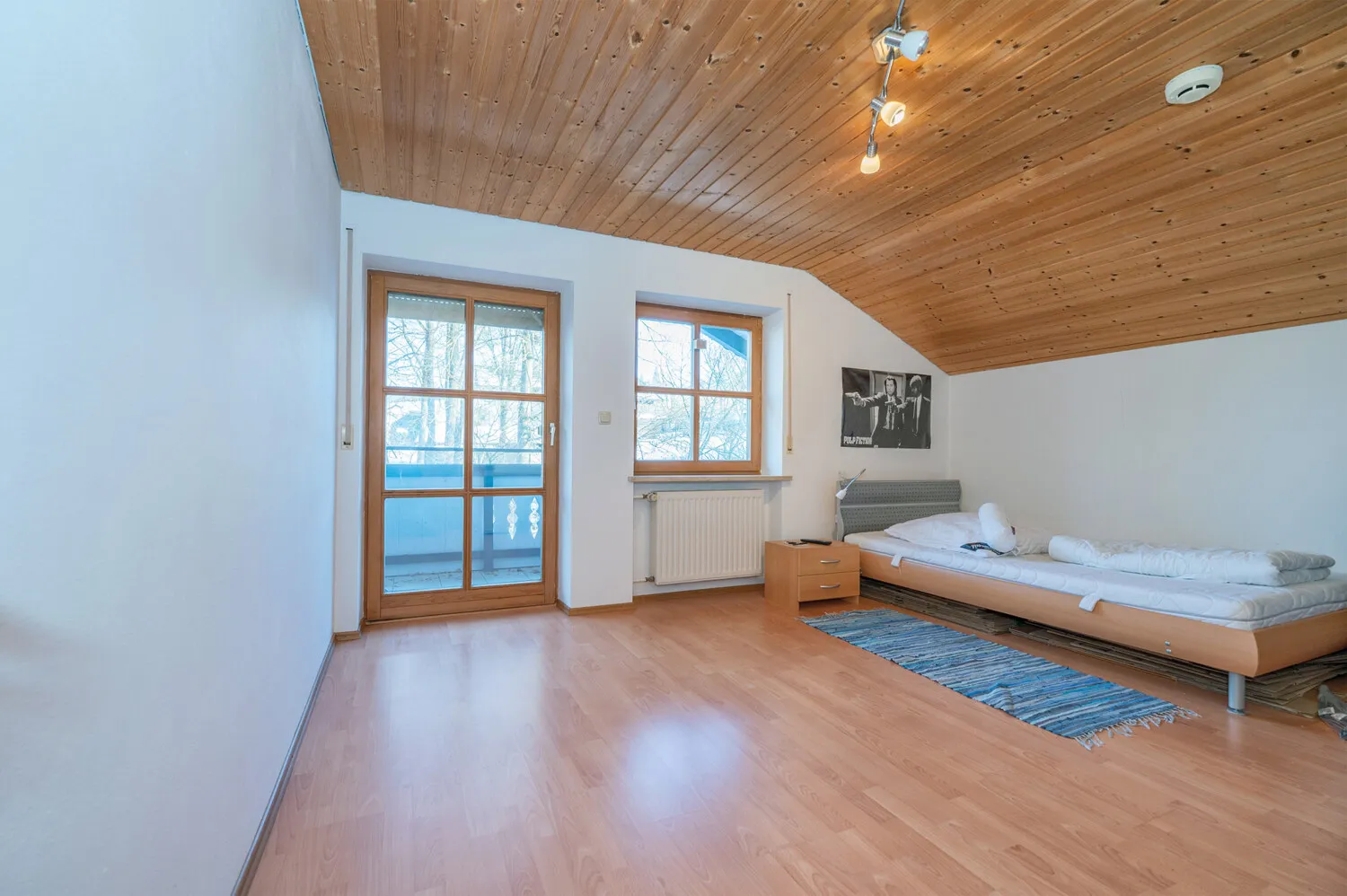 Großes Zweifamilienhaus bestehend aus angebautem Neubau zur Eigennutzung und Altbau mit Wohnrecht