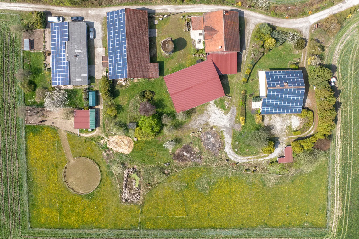 Drei Wohnhäuser und 2 Wirtschaftsgebäude in Alleinlage mit diversen Nutzungsmöglichkeiten