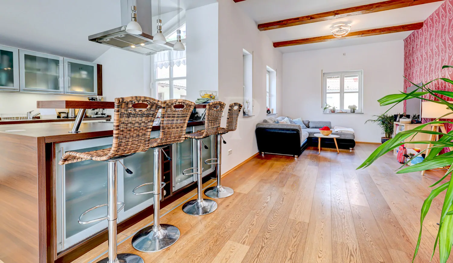 Tresen der offenen Einbauküche