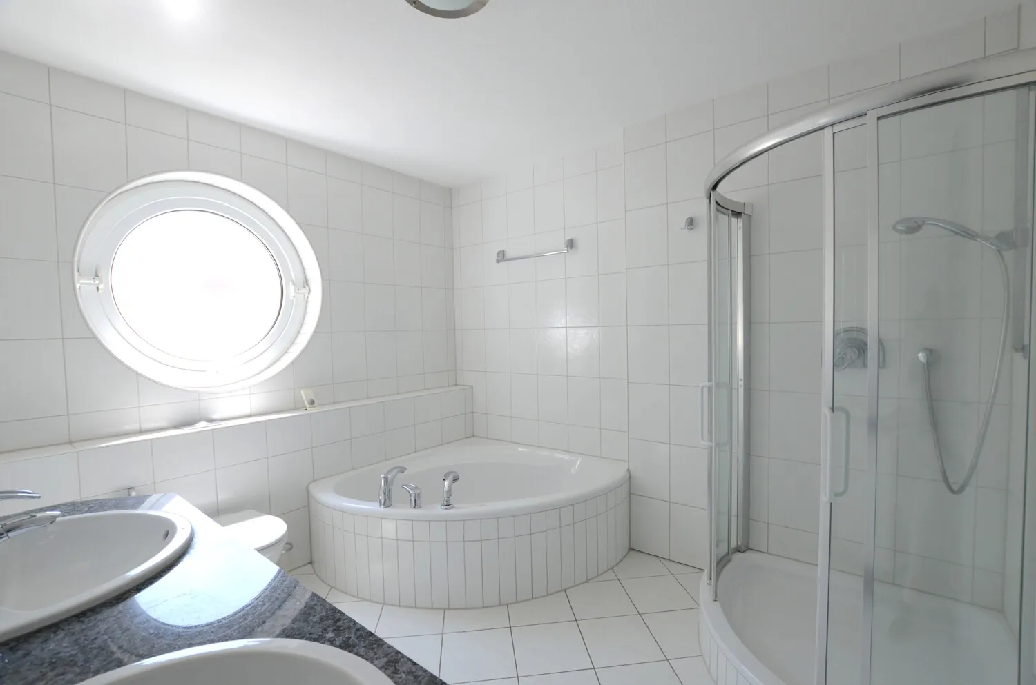 Lichtdurchflutete, gut geschnittene 4-Zimmerwohnung in ruhiger Lage - Photo 5