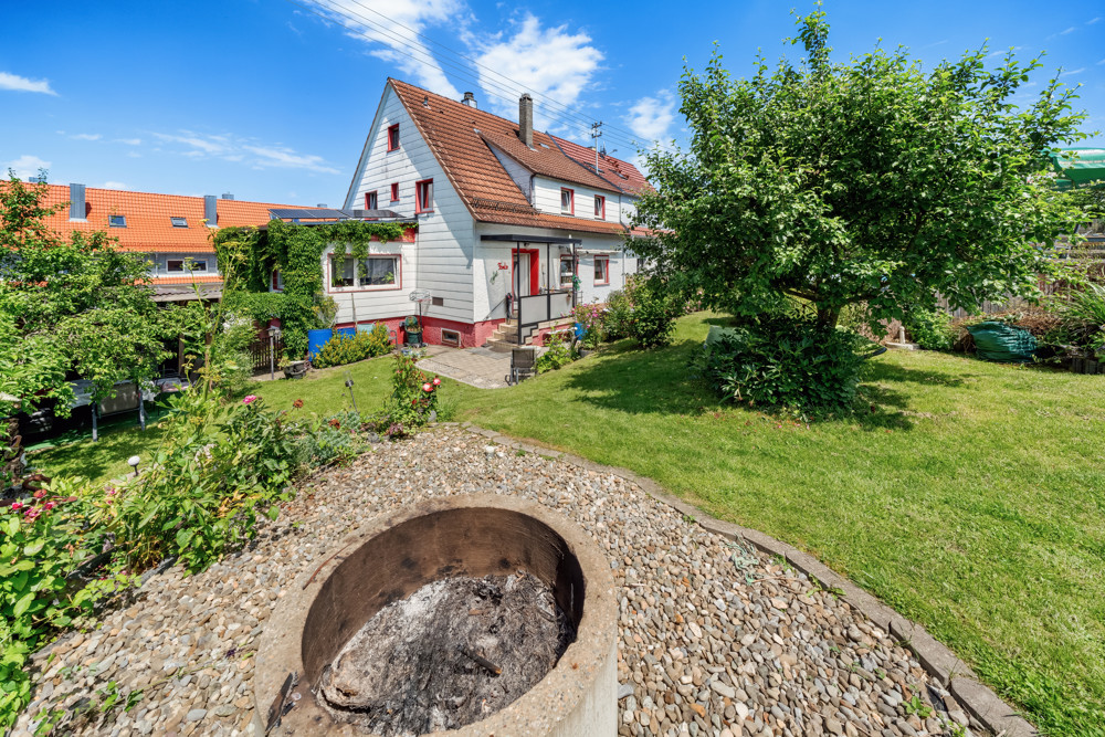 Ansicht Süd-West über Feuerstelle