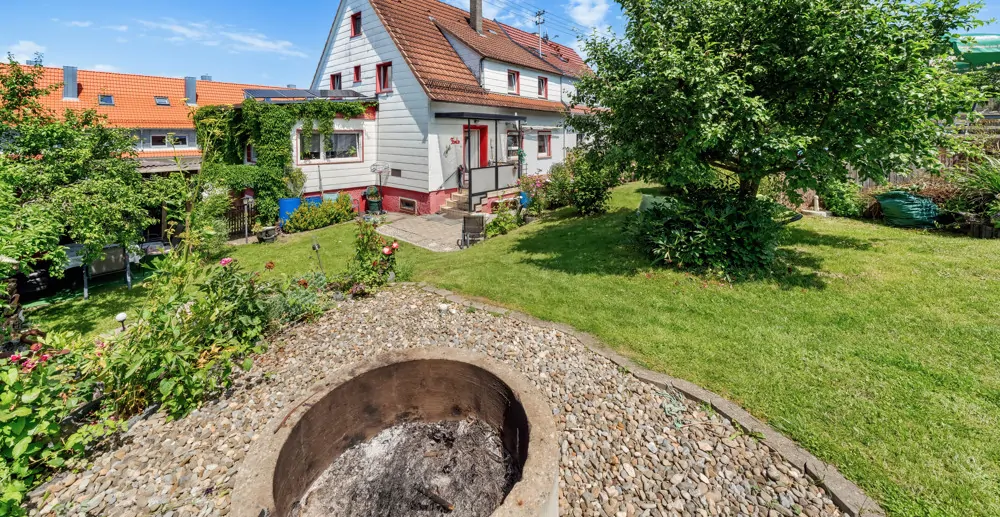 Ansicht Süd-West über Feuerstelle