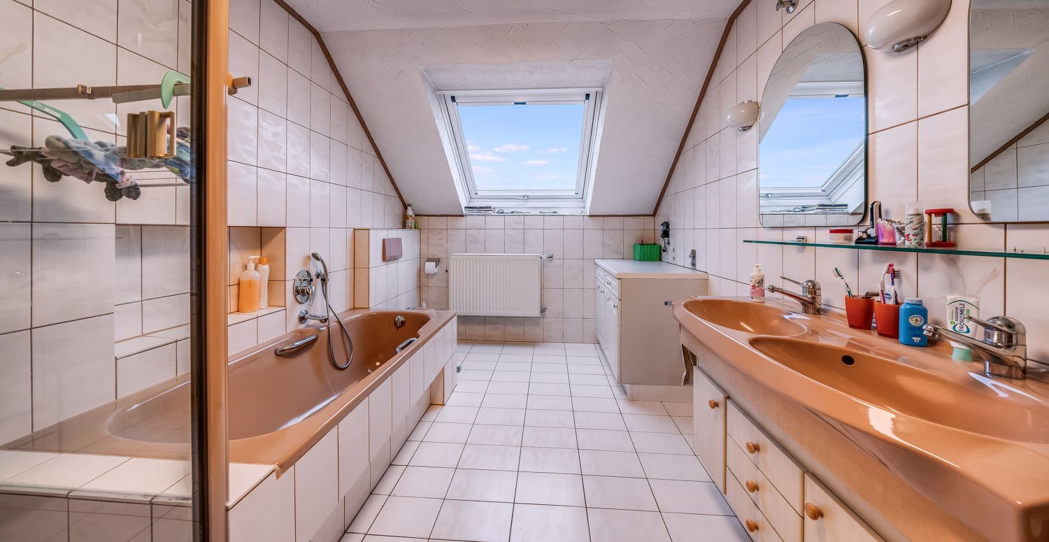 Badezimmer Wohnung DG