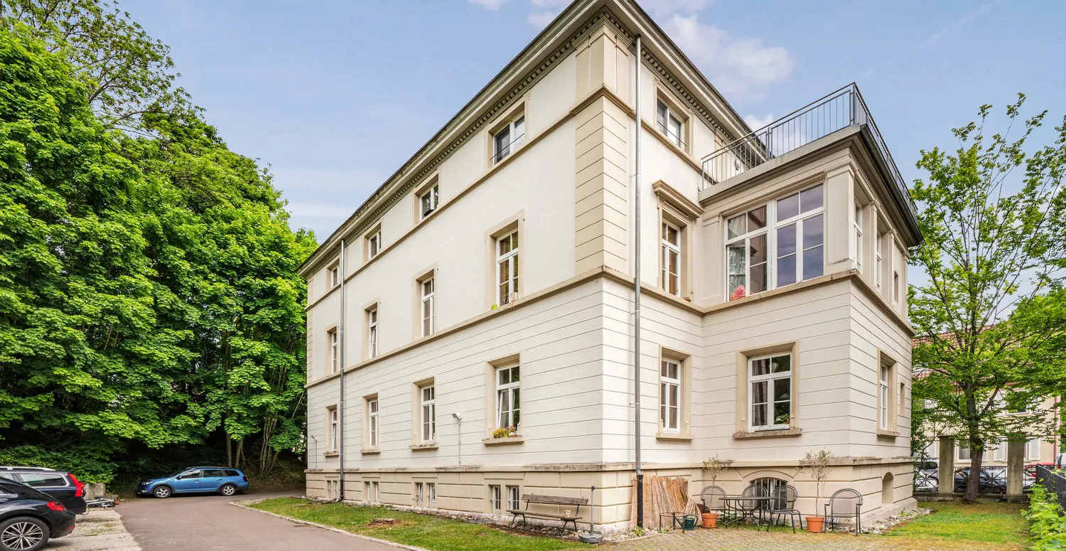 Hinterhof inklusive Stellplätze