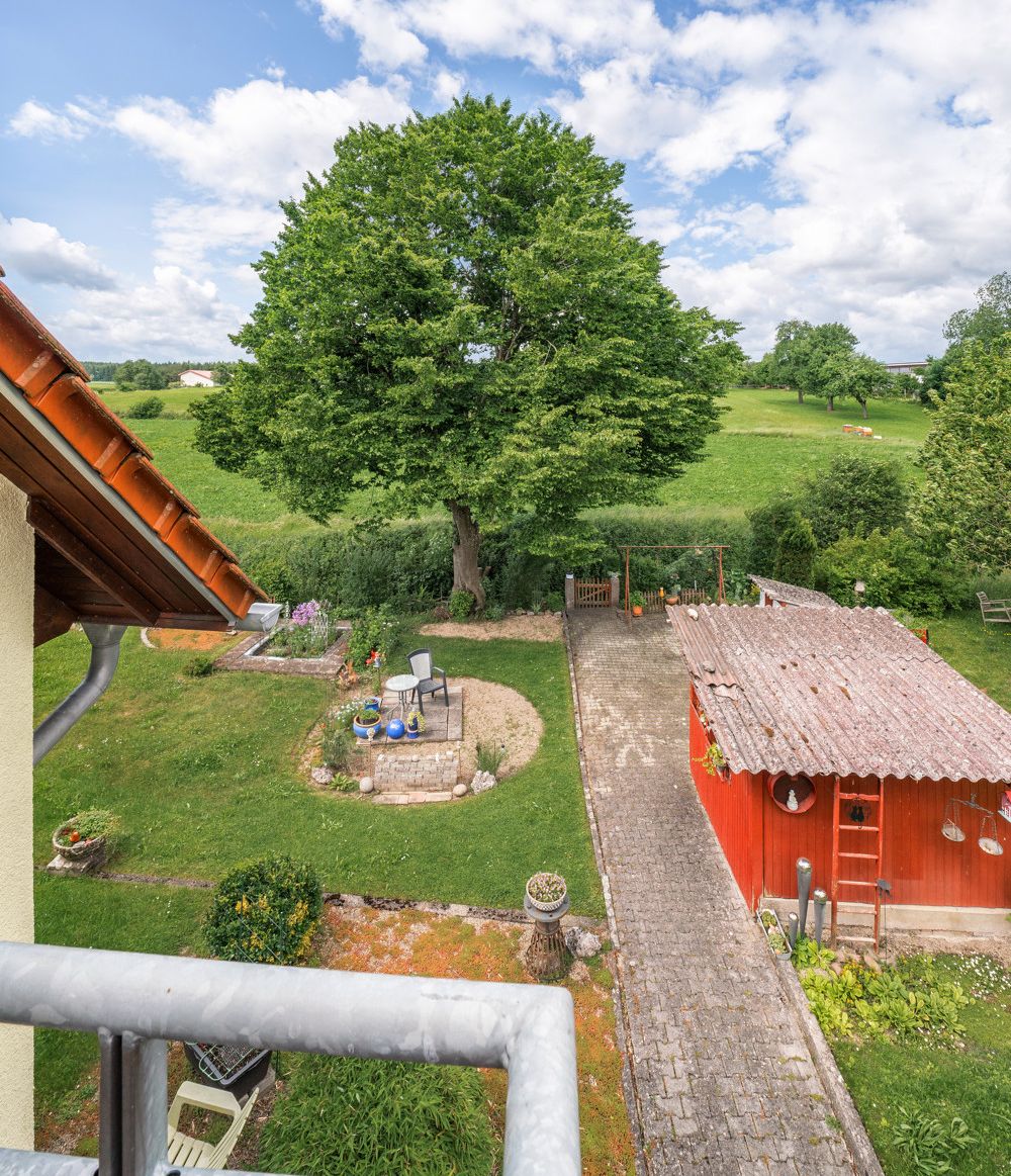 Balkon DG Blick in Garten