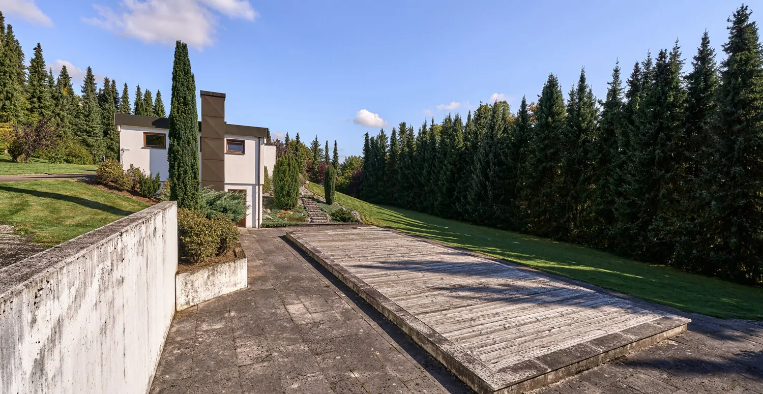 Ansicht West inkl. Pool