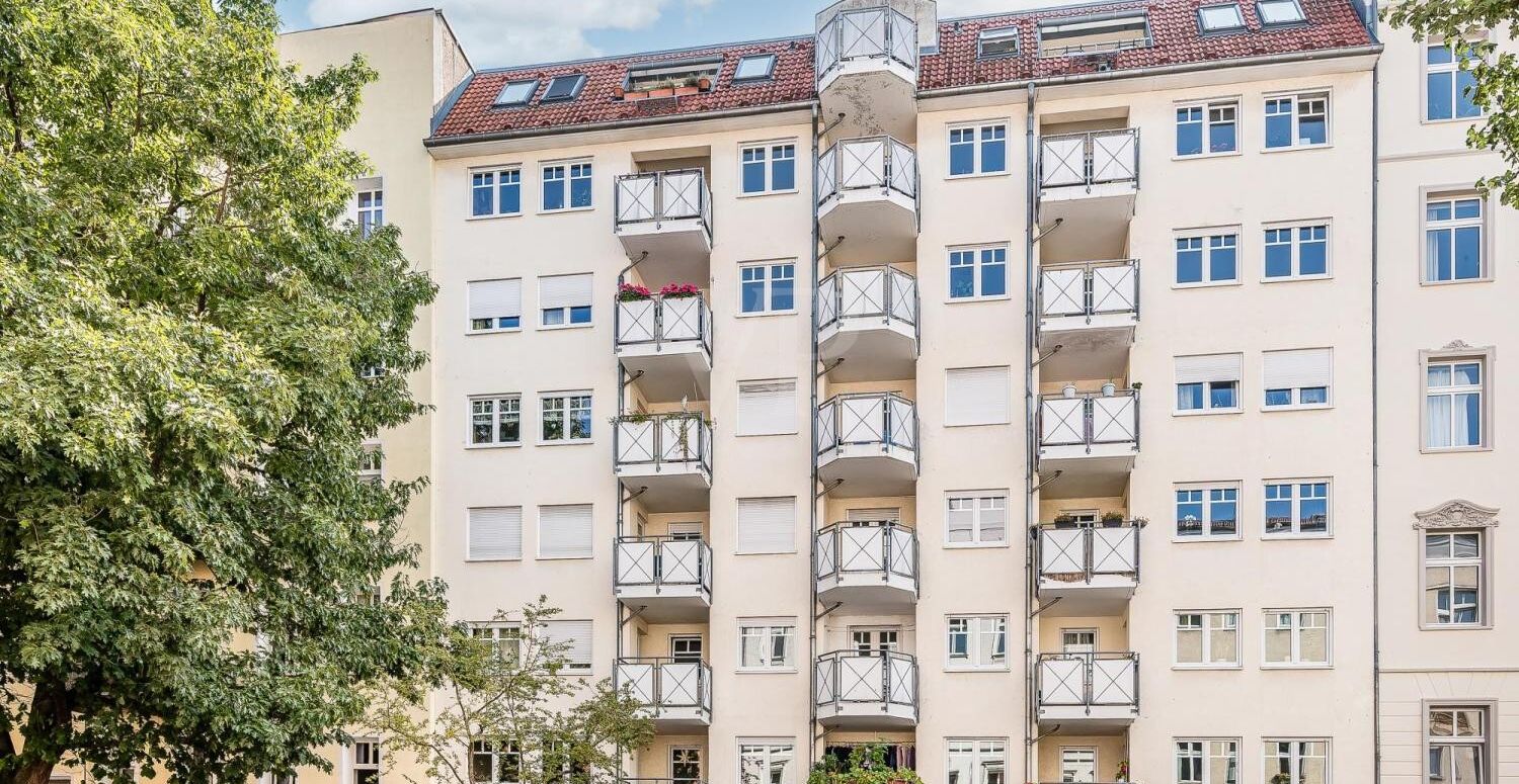 Sonnige Dachgeschoss-Wohnung mit Süd-Balkon, Lift und Tiefgaragenstellplatz Nähe Frankfurter Tor!