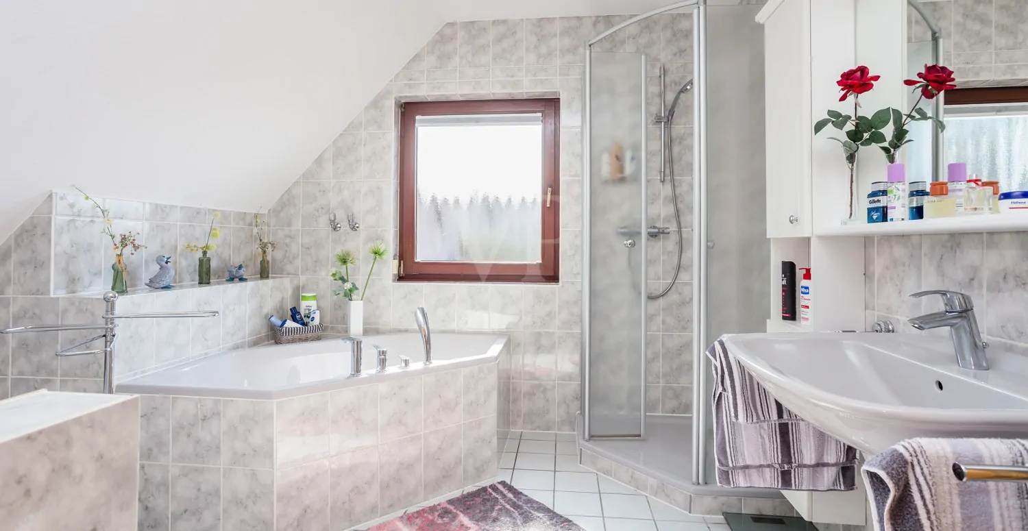 Badezimmer im Dachgeschoss
