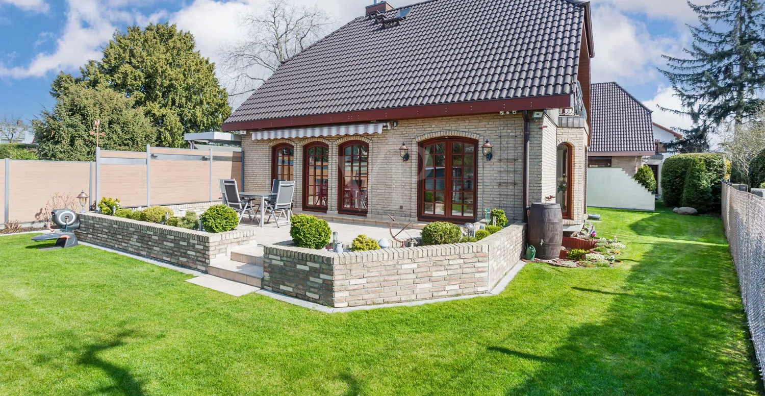 Gartenblick auf die Terrasse