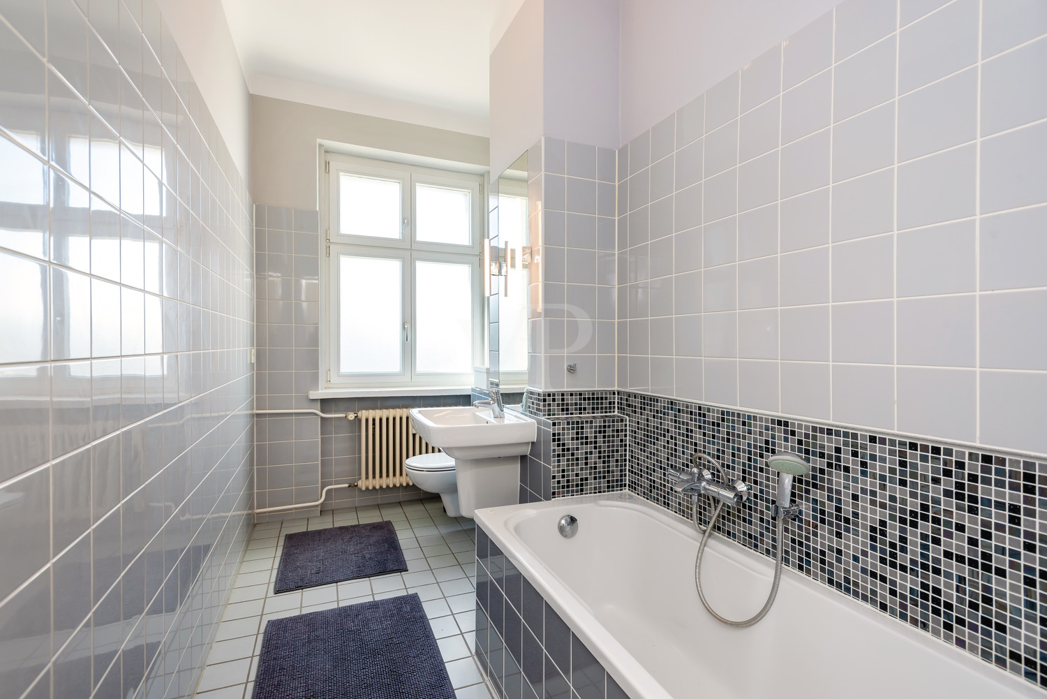 Badezimmer mit Badewanne