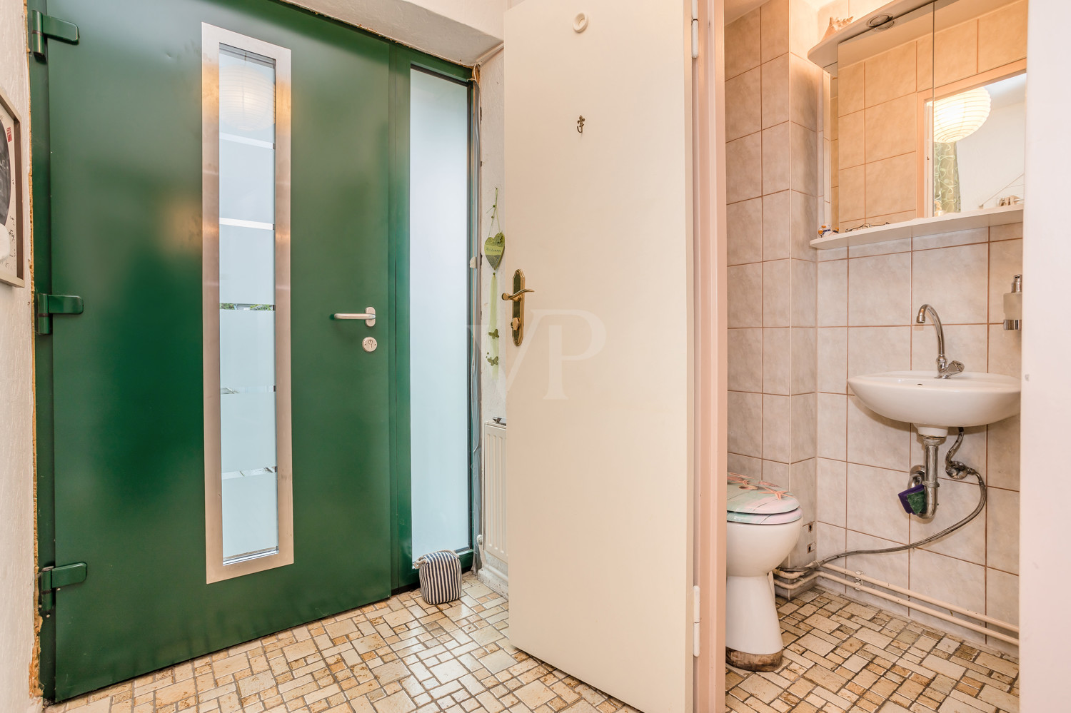 Eingangsbereich mit Gäste-WC