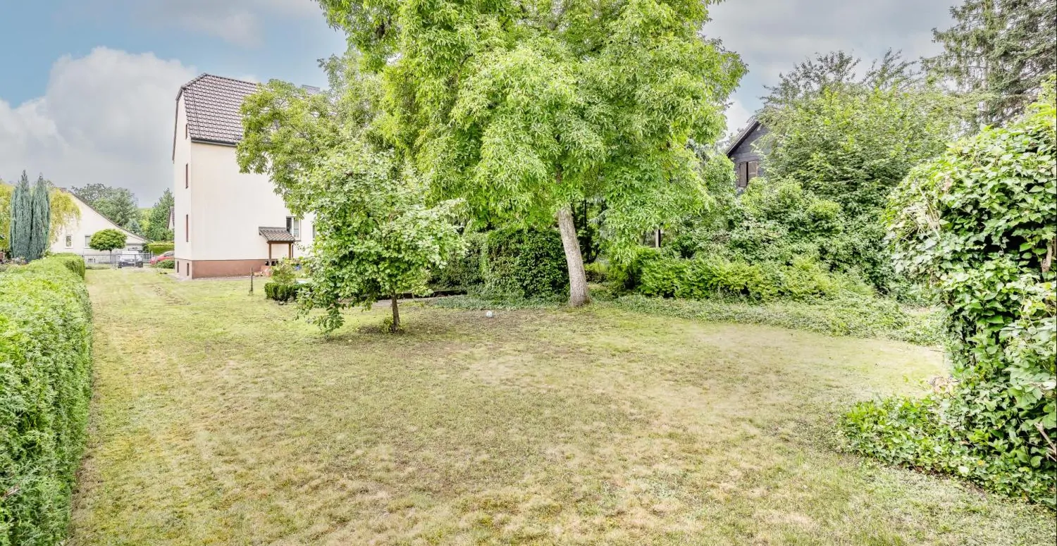 Sonnige Aussichten treffen auf umfangreiche Möglichkeiten, ein zu Hause für die ganze Familie