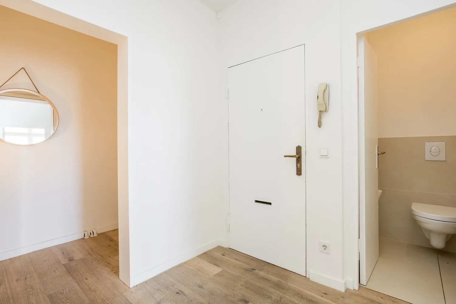 Eingangsbereich mit Gäste-WC